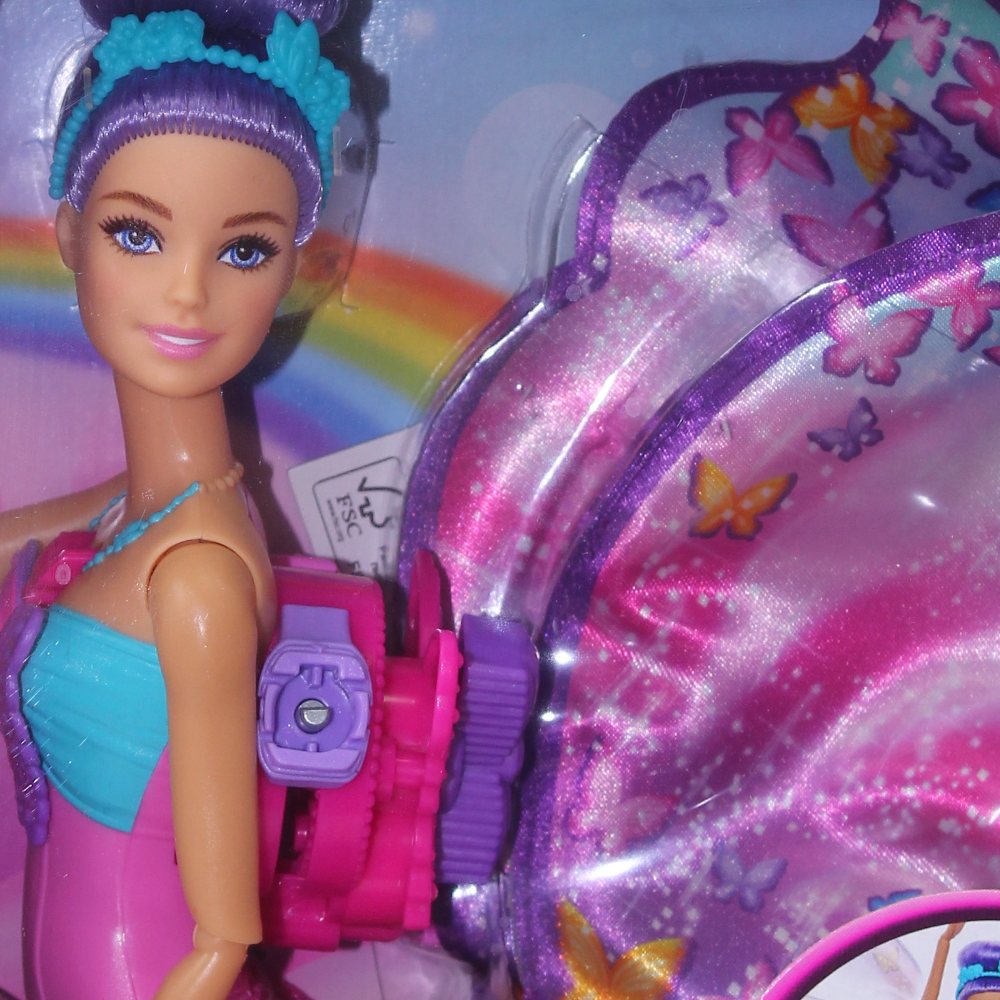 دمية Mattel Barbie الرقصة والفراشة مع تحويل 2 في 1