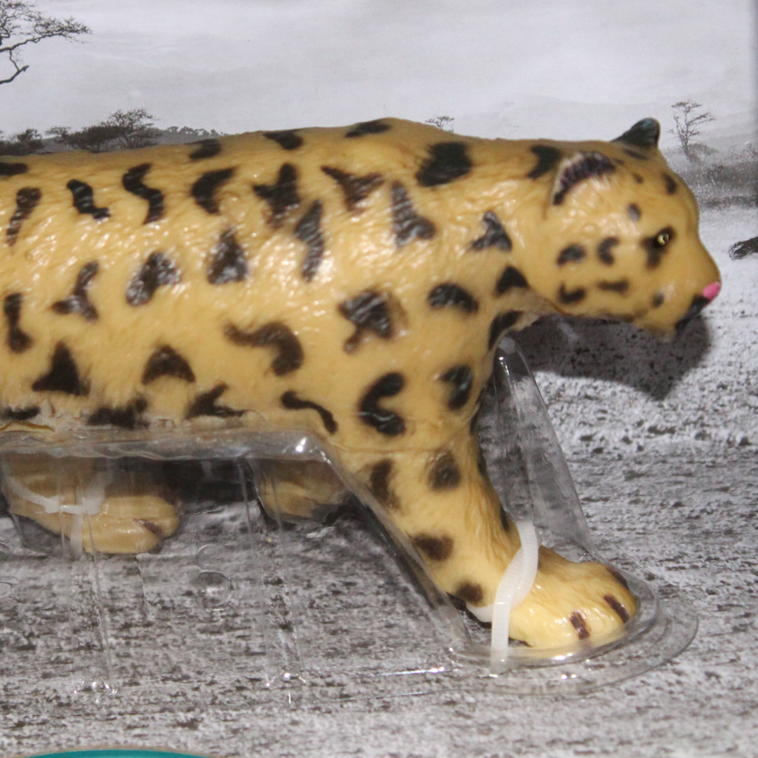 Wild Animal Figure in Display Box – Assorted Models (4 Designs)