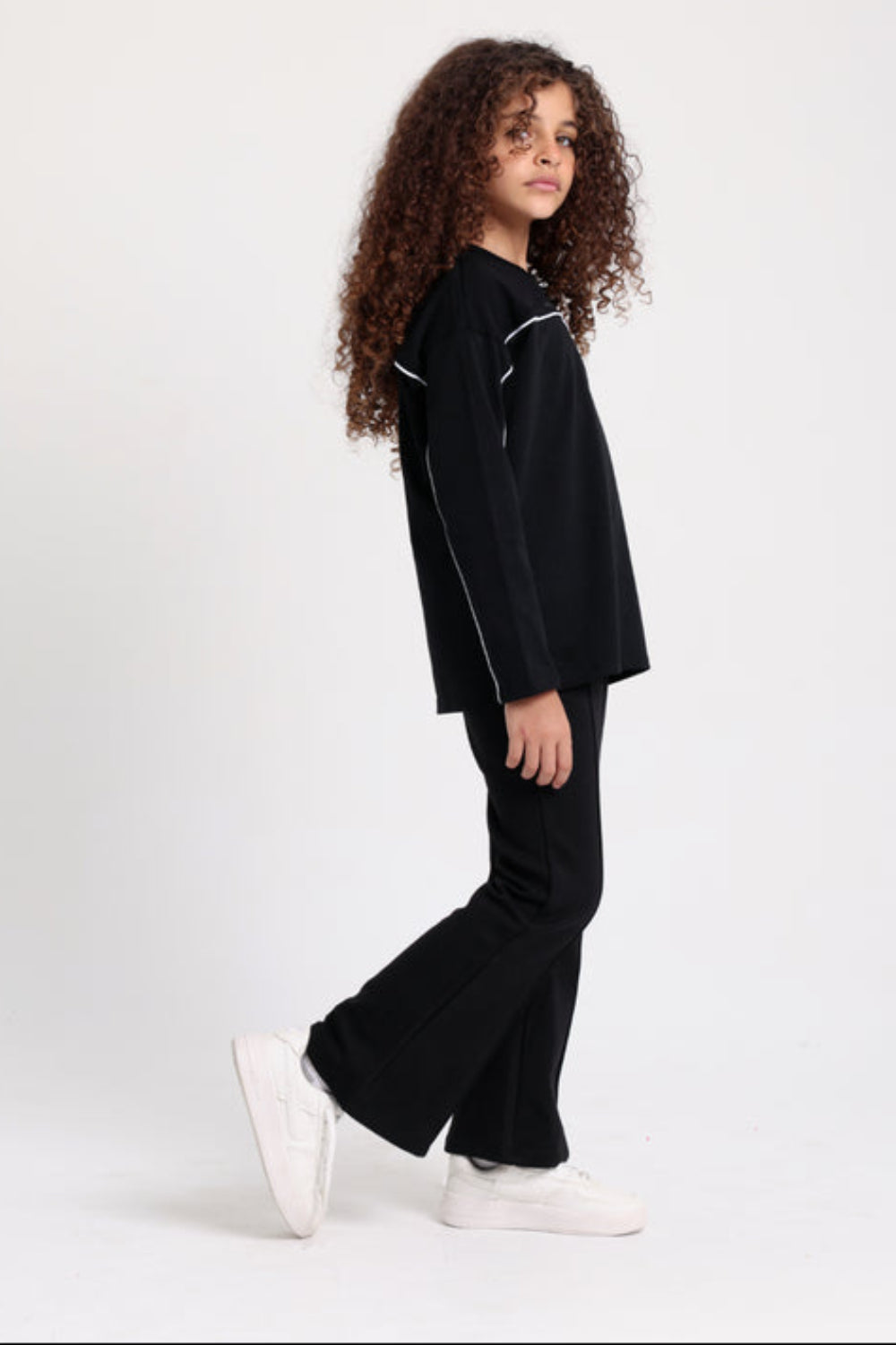 Girls Creased Front Flared Pants – Black