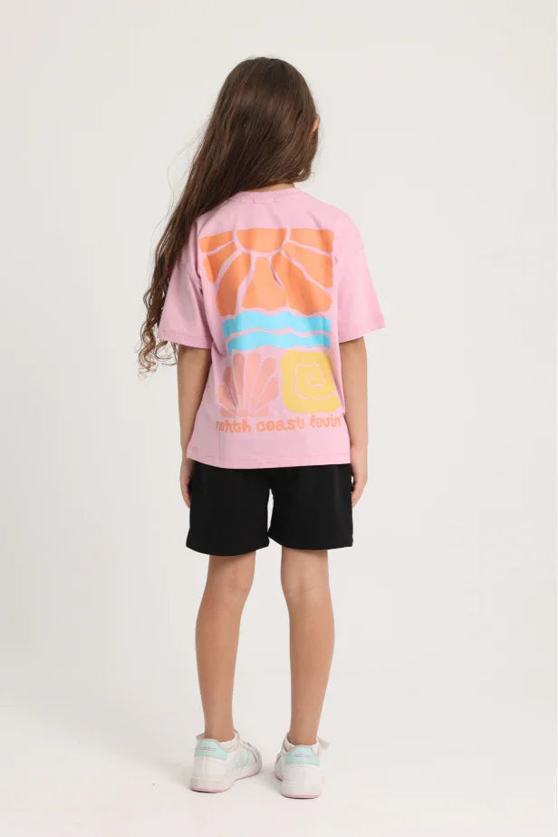 تي شيرت للأطفال (للجنسين) وردي اللون بأكمام قصيرة "نورث كوست لافين"
