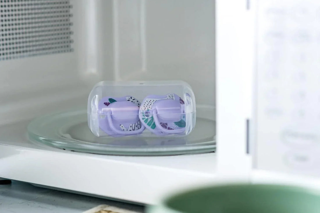 Tommee Tippee Moda Soothers, Symmetrical Orthodontic Design, 6-18m-Purple