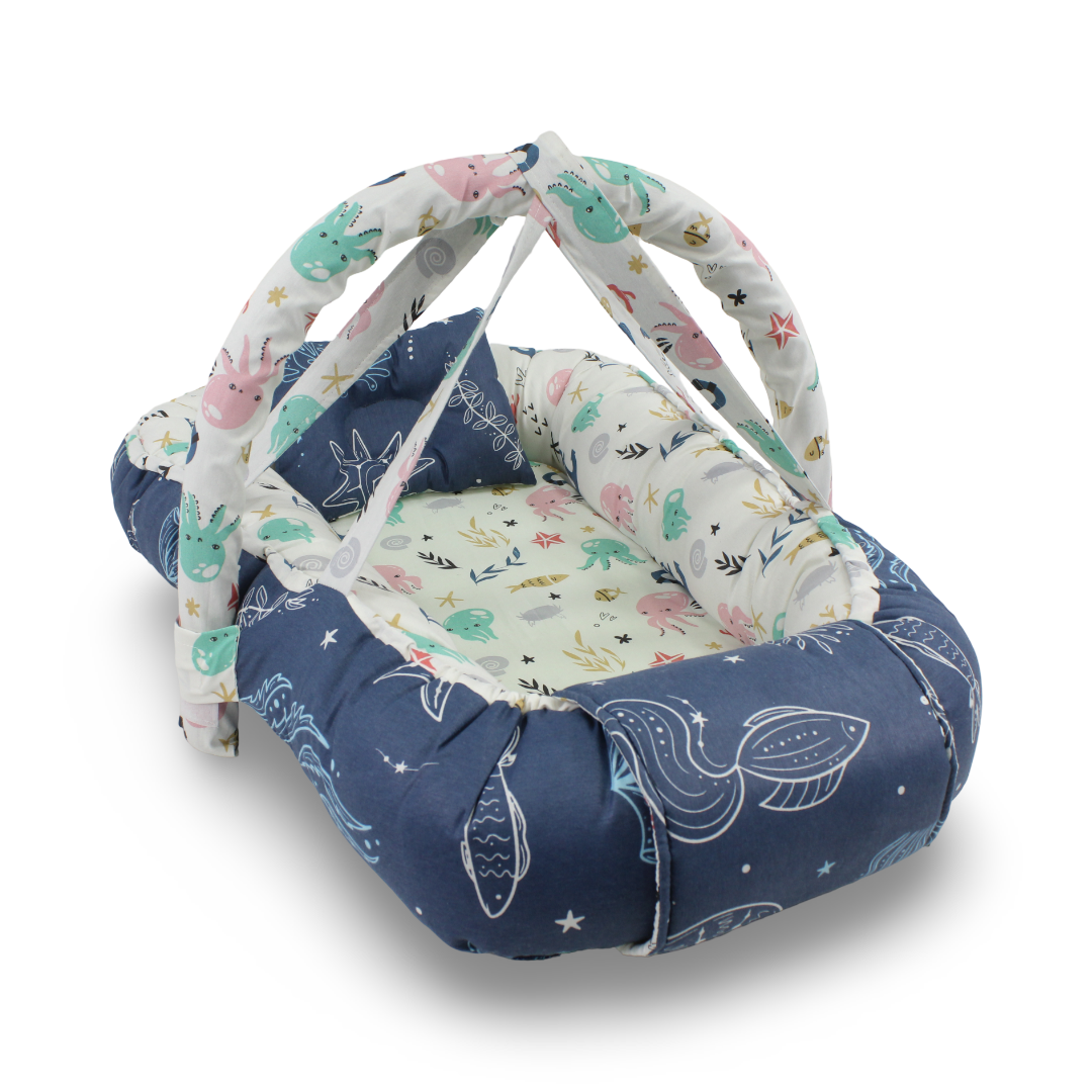 Baby Nest – Off-White & Navy with Underwater Print