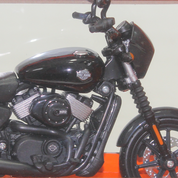 Maisto 1:12 Scale 2015 Harley-Davidson Street 750 Die-Cast Motorcycle – Black