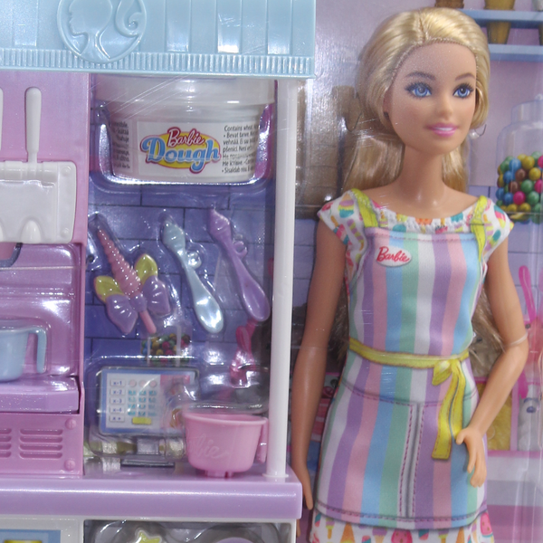 مجموعة Mattel Barbie لمحل الآيس كريم مع الإكسسوارات