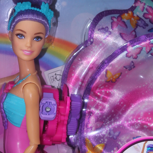 دمية Mattel Barbie الرقصة والفراشة مع تحويل 2 في 1