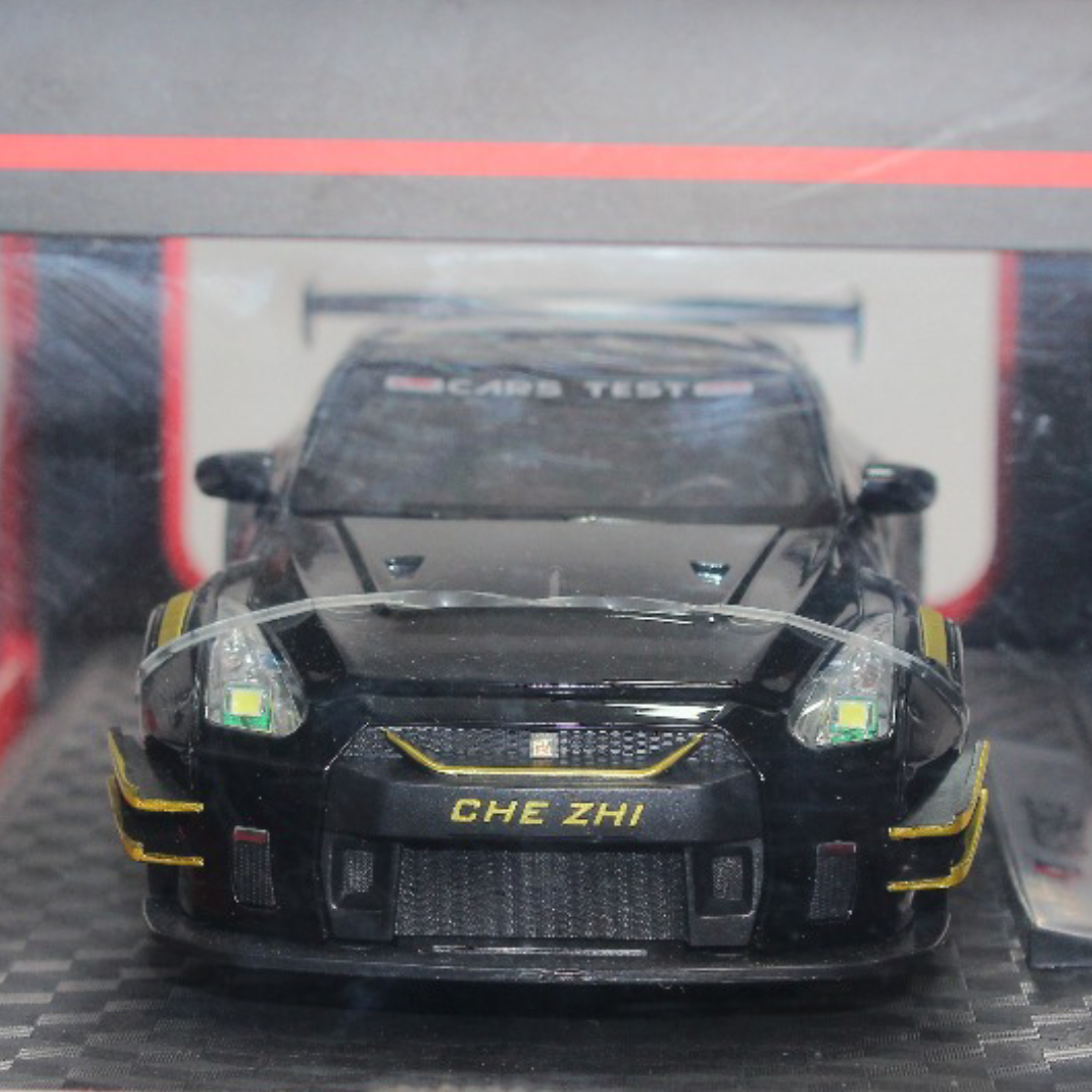 Che Zhi - سيارة نيسان جي تي آر بمقياس 1:24 من الزنك (مع إضاءة وأصوات) - أسود