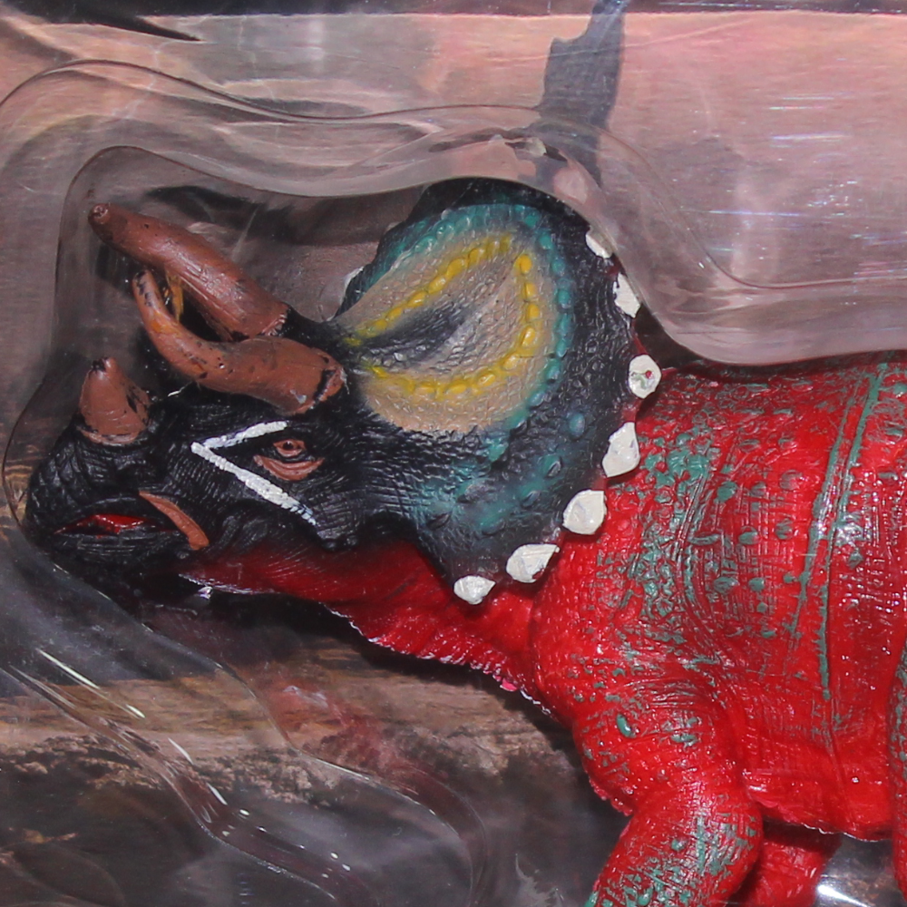 Model Dinosaur – Triceratops Figurine