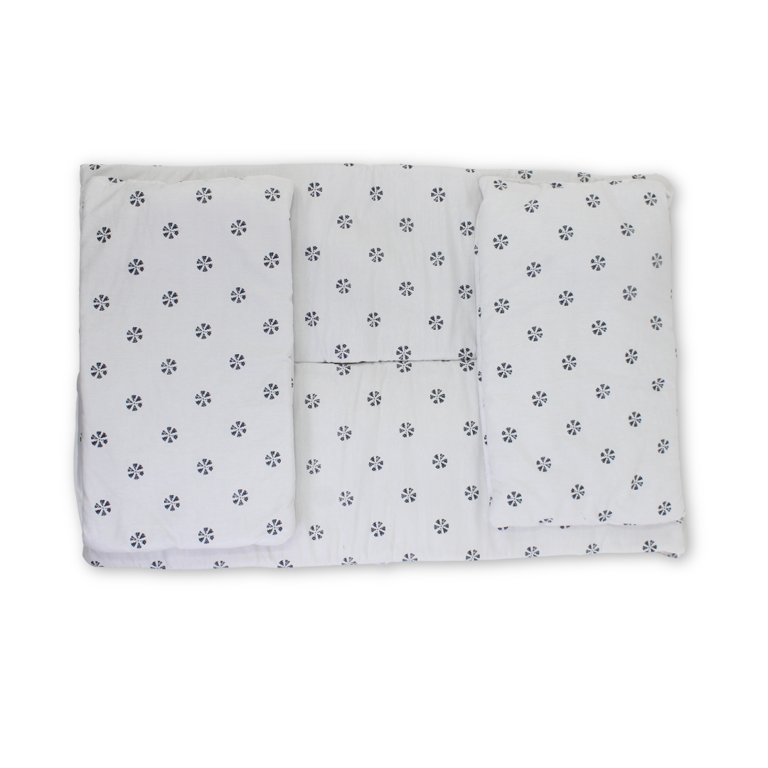 Crib Bumper – White Triangles in Navy Circle