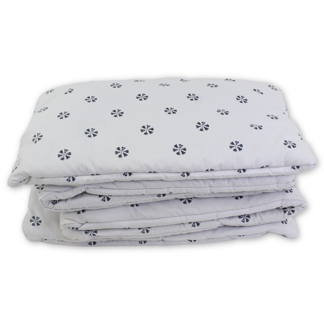 Crib Bumper – White Triangles in Navy Circle