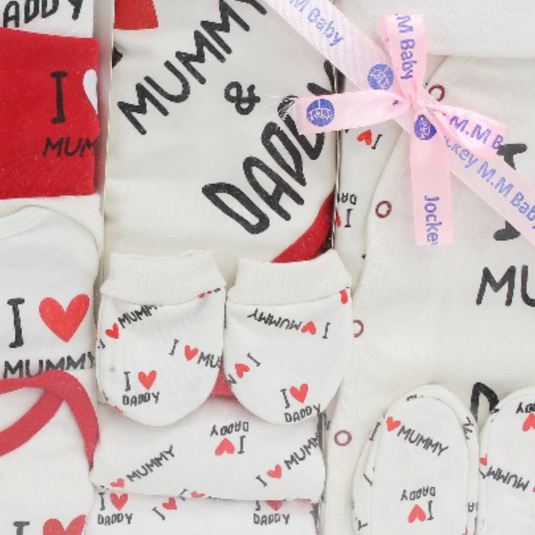Unisex Baby Gift Clothes Box – Off-White with "I love Mummy & Daddy" Print 3-6m (20Pcs)