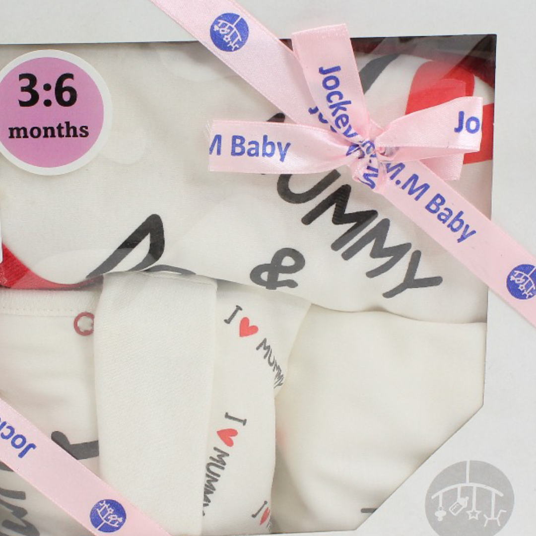 Unisex Baby Gift Clothes Box – Off-White with "I love Mummy & Daddy" Print 3-6m (5Pcs)