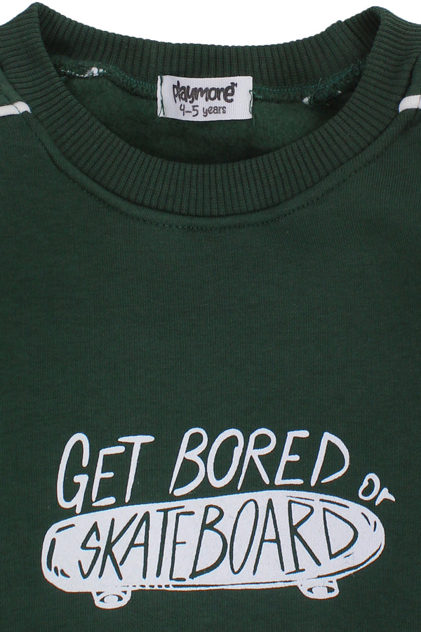 سويت شيرت قطني للجنسين – زيتي مع طباعة "Get Bored Skateboard"