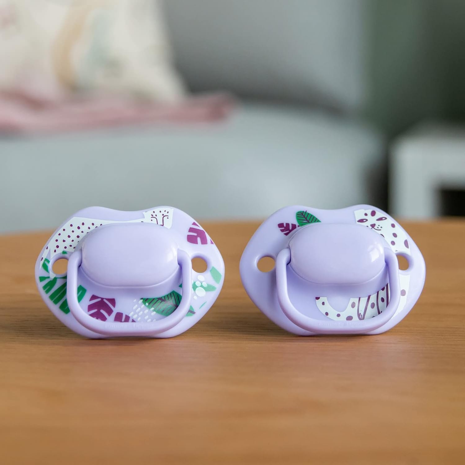 Tommee Tippee Moda Soothers, Symmetrical Orthodontic Design, 6-18m-Purple