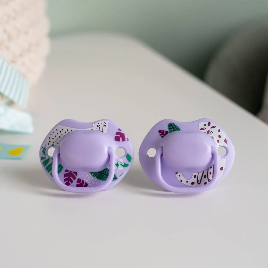 Tommee Tippee Moda Soothers, Symmetrical Orthodontic Design, 6-18m-Purple