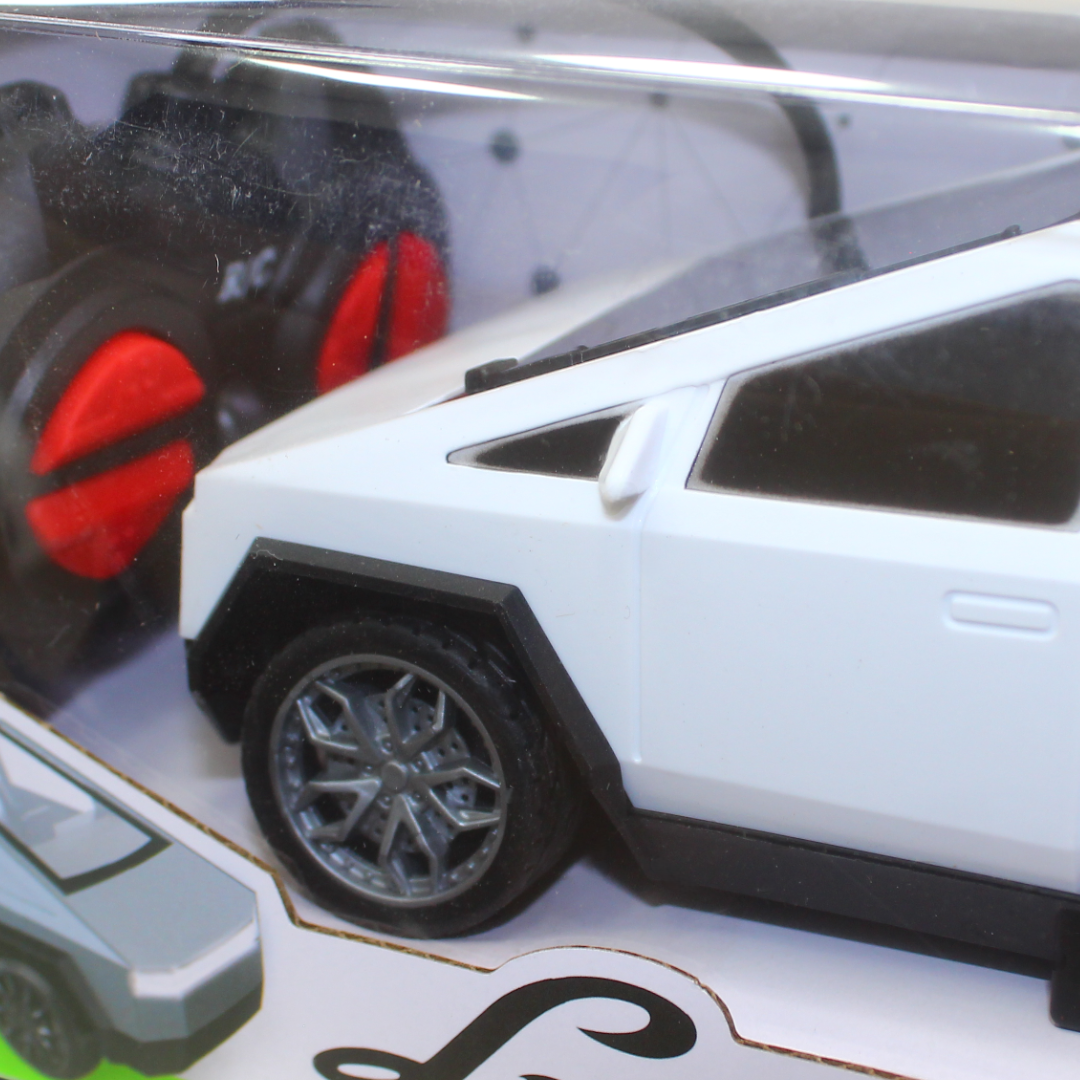 Luxurious Car 1:20 Scale Tesla Cybertruck RC Car – White