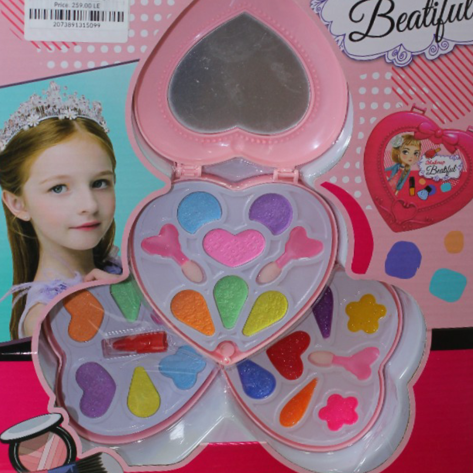Beautiful Heart-Shaped Make-Up Set