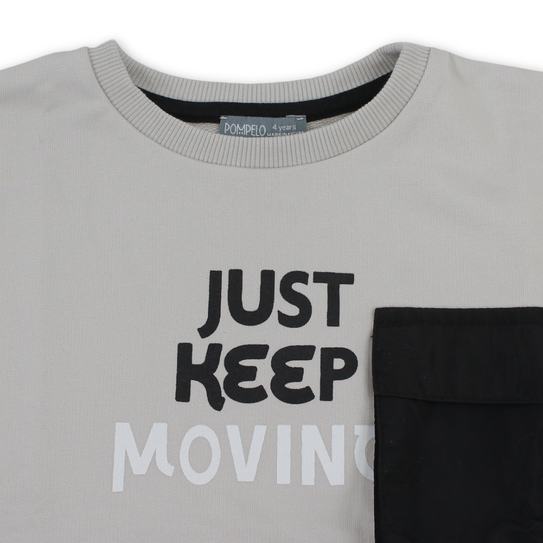 تي شيرت قطني للأولاد – بيج مع طباعة "Just Keep Moving"