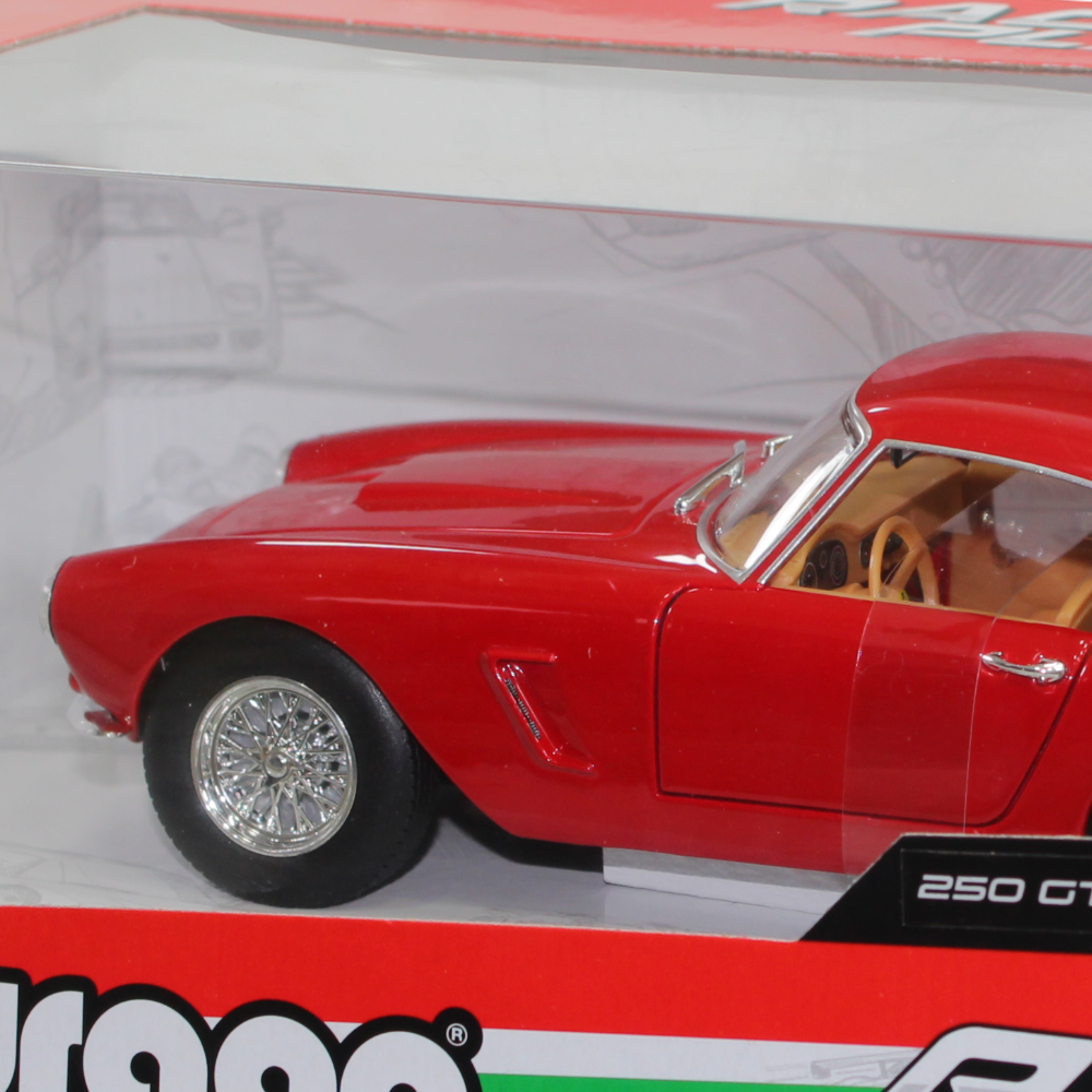 Bburago 1:24 Scale Ferrari R&P 250 GT Berlinetta Passo Corto (Without Plastic Stand)