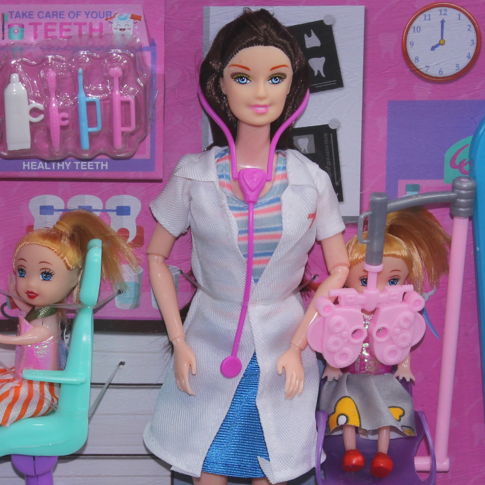Q.Joele Doll Children’s Clinic Package – Little Doctors in Action