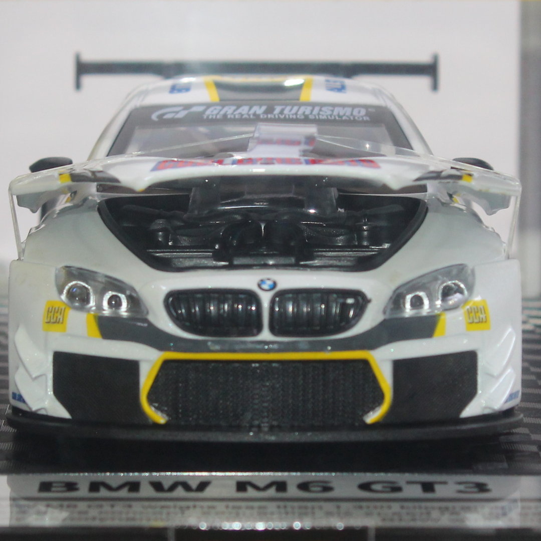 CCA بمقياس 1:24 مجسم بي إم دبليو M6 GT3 – أحمر وأبيض