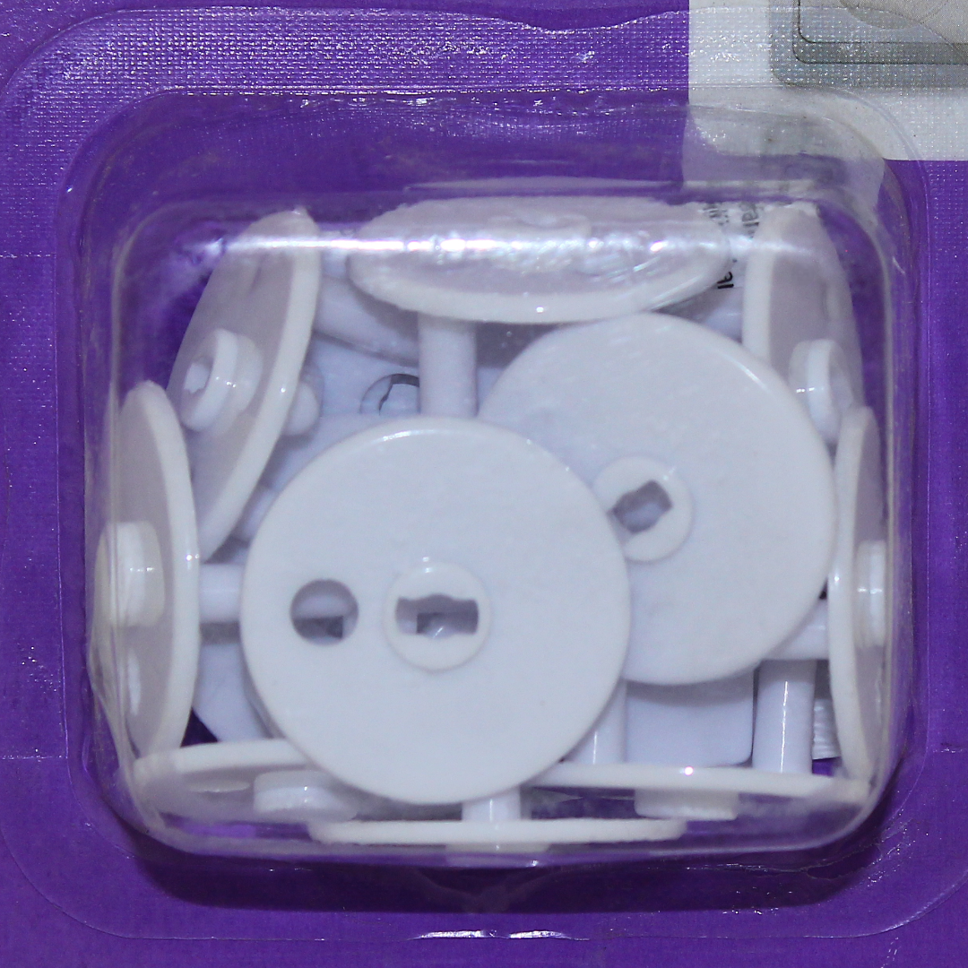 Dreambaby Home Safety Plug Socket Covers Set – (12 Plugs + 4 Keys)