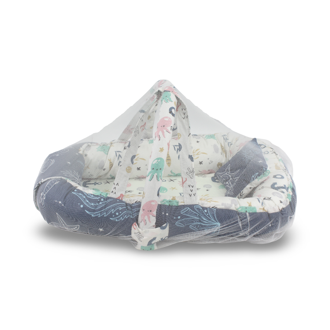 Baby Nest – Off-White & Navy with Underwater Print